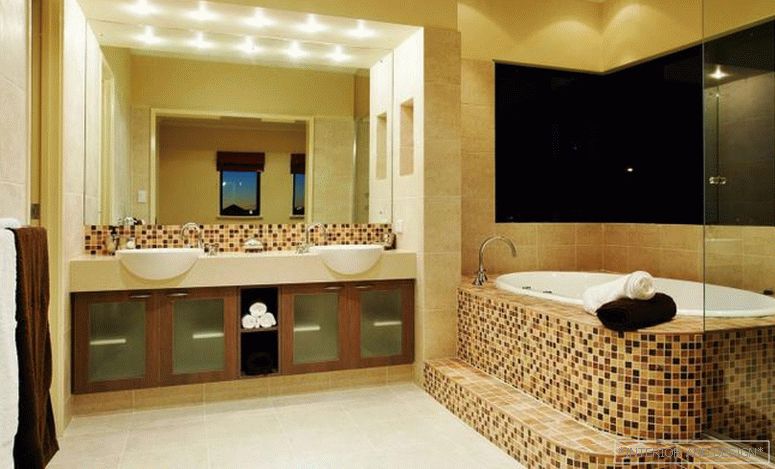 Foto moderního koupelnového interiéru