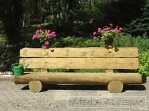 Dřevěná lavice pro zahradu