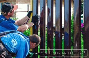 Instalace plotového kovového plotu