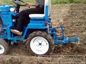 Mini traktor s vlastními rukama na farmě