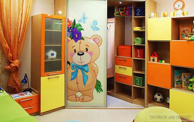 Rohová skříň v dětském pokoji 2